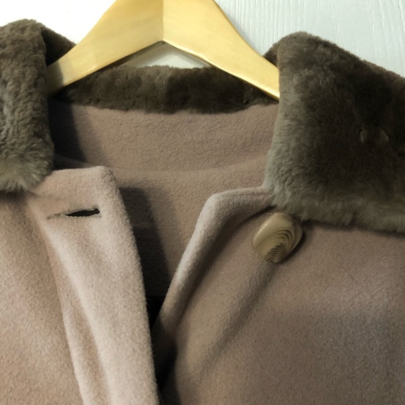 Vintage long women’s dress coat. - Picture 6 of 9